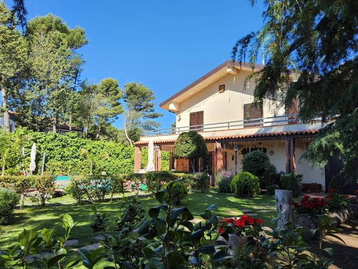 Villa per 5 persone, con Balcone e Terrazza nonché Giardino e Piscina a Nicolosi