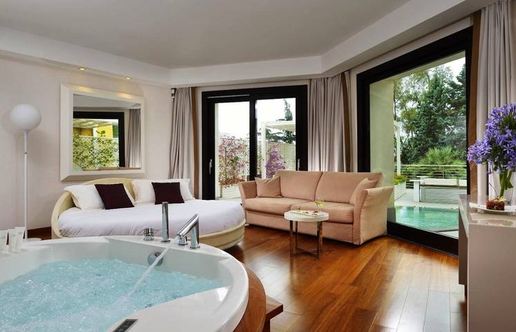 Hotel para 2 personas, con sauna y piscina además de jardín y piscina para niños - 1