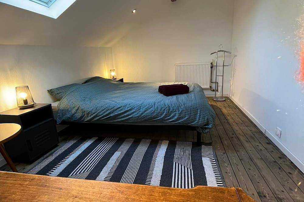 Maison bord de Marne 10 personnes avec piscine et jacuzzi in Châlons-en-Champagne, Marne