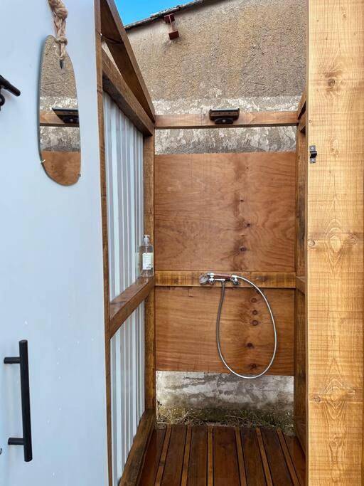 Tente pour 4 personnes, avec terrasse ainsi que jardin et vue, animaux acceptés dans Saône-et-Loire - 3