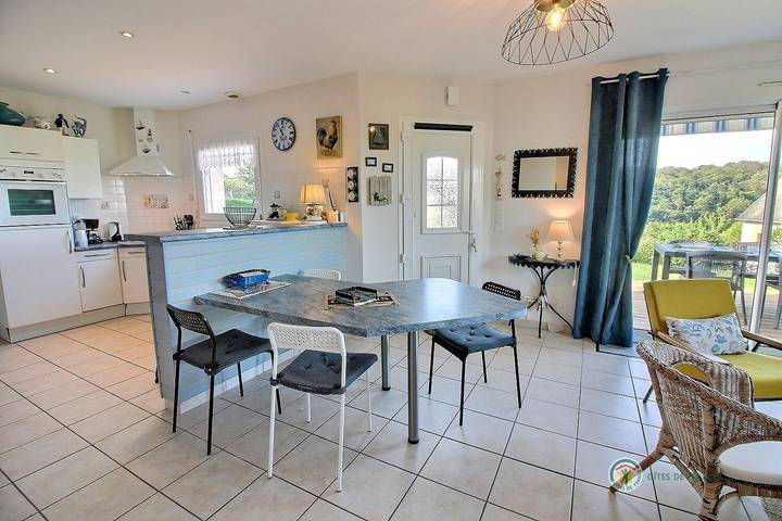 Gîte pour 4 personnes, avec terrasse et jardin à Trévou-Tréguignec - 4