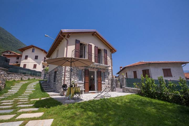 Ferienhaus für 6 Personen, mit Seeblick und Balkon, kinderfreundlich am Comer See