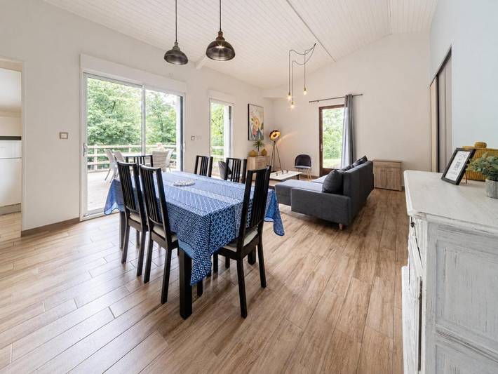 Gîte pour 4 personnes, avec Terrasse et Jardin dans Rochetrejoux
