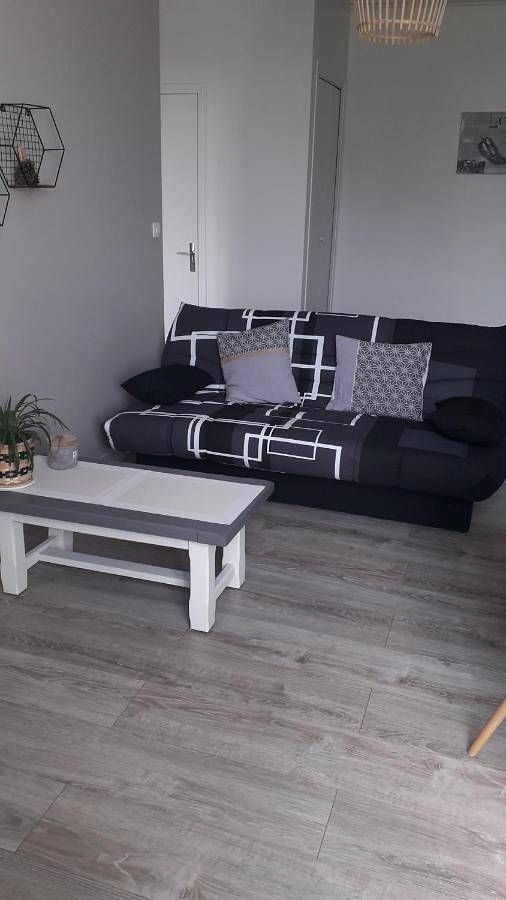 Appartement entier, One-Bedroom Apartment in Saint-Agrève, Parc naturel régional des Monts d'Ardèche