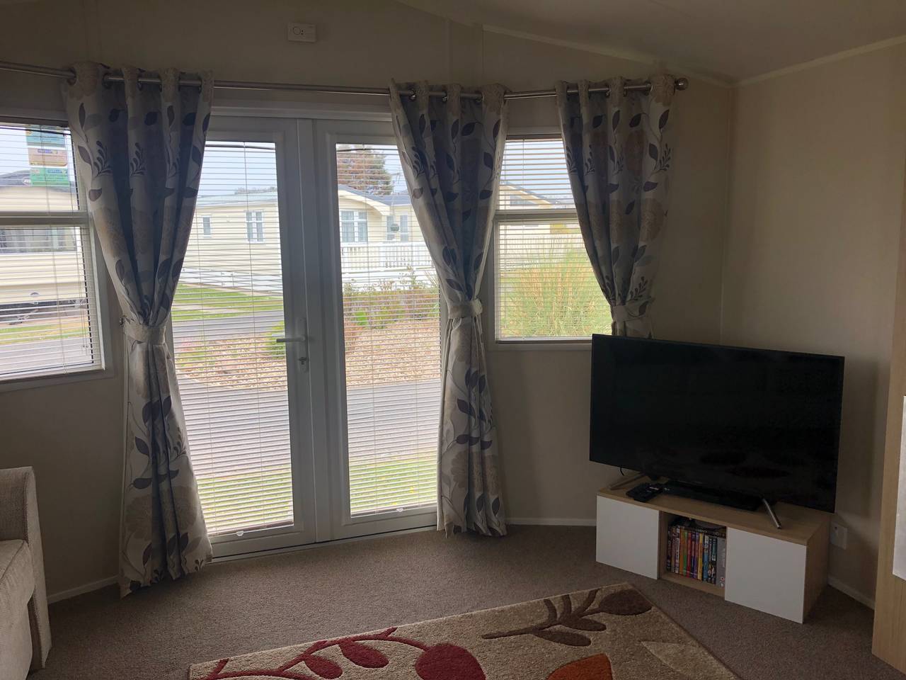 Seaside 2-Bed Caravan Retreat - Sleeps 6 & Parking in Prestatyn, Denbighshire