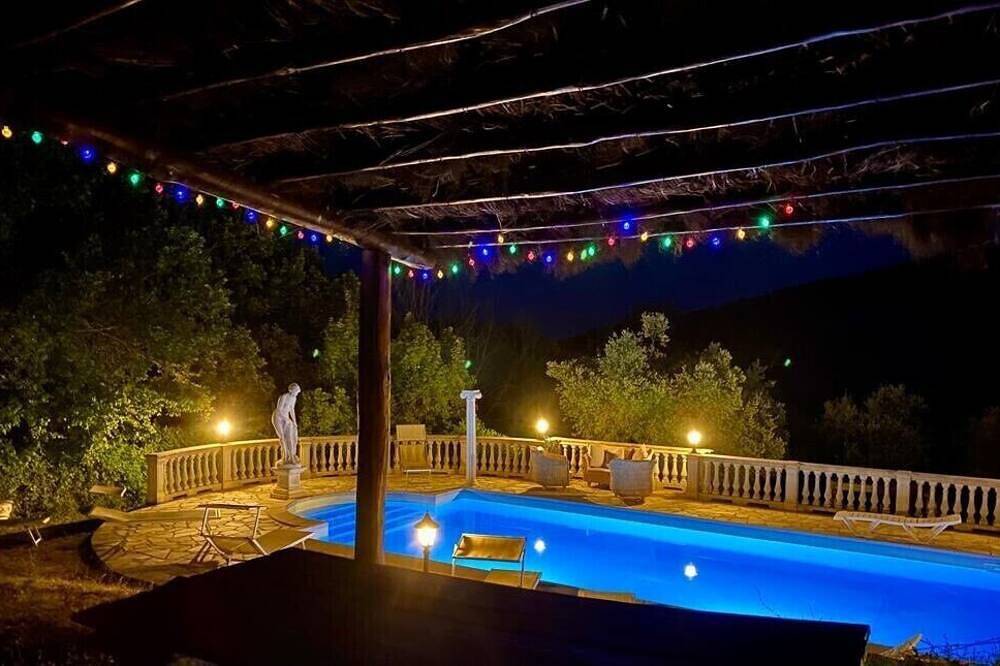 Salt Water Pool, Spectacular Scenery, Mountain View in Caprese Michelangelo, Valtiberina