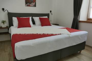 Gîte pour 4 personnes, avec terrasse, adapté aux familles dans Štanjel