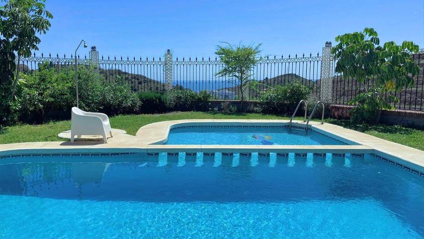 Chalet pour 4 personnes, avec jardin ainsi que vue et piscine à Malaga