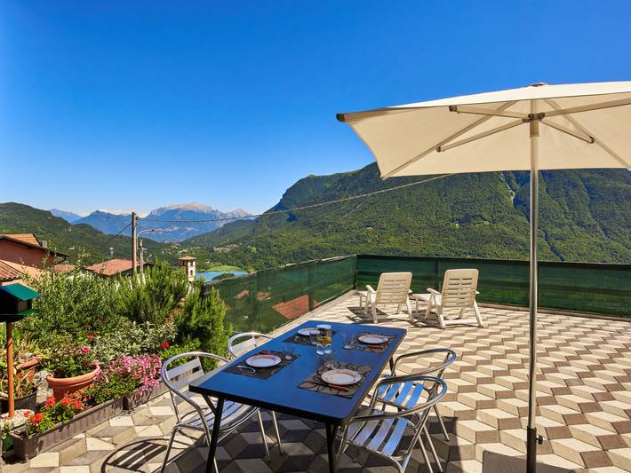 Ferienwohnung für 4 Personen, mit Terrasse und Garten sowie Ausblick und Seeblick