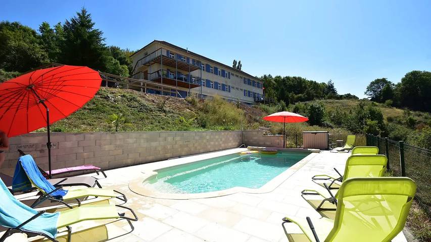 Appartement de vacances pour 6 personnes, avec piscine et jardin dans Saône-et-Loire