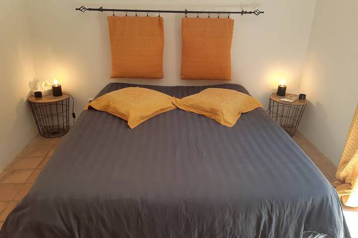 Location de vacances pour 2 personnes, avec jardin et jacuzzi à Peyrolles-en-Provence - 2