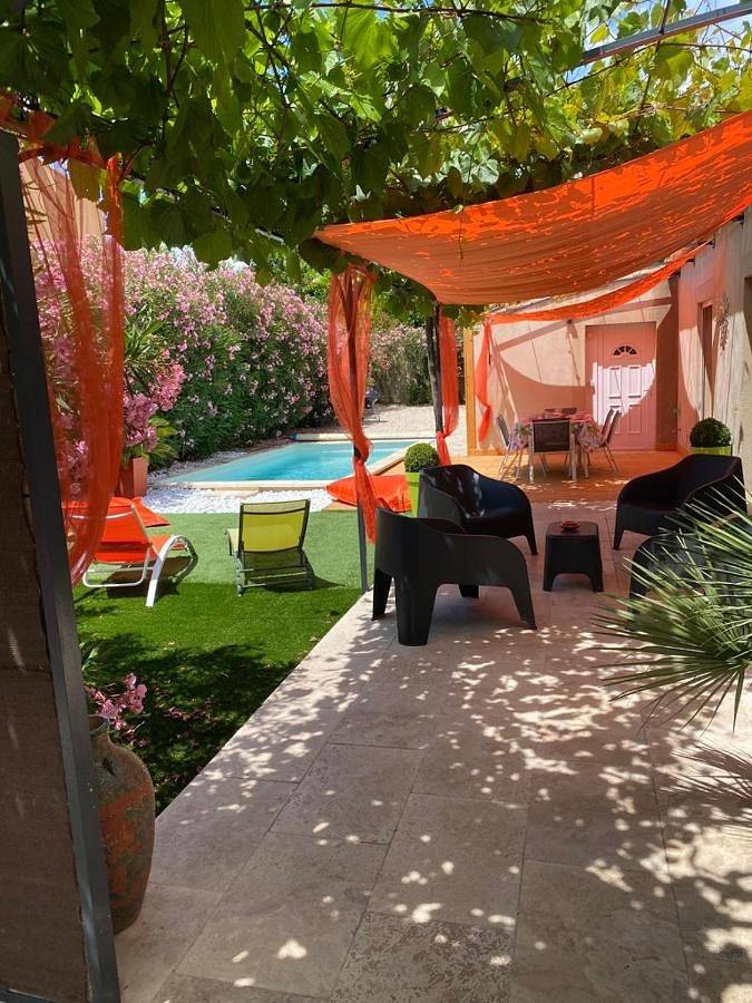 Location de vacances pour 6 personnes, avec jardin et piscine à Tavel - 2