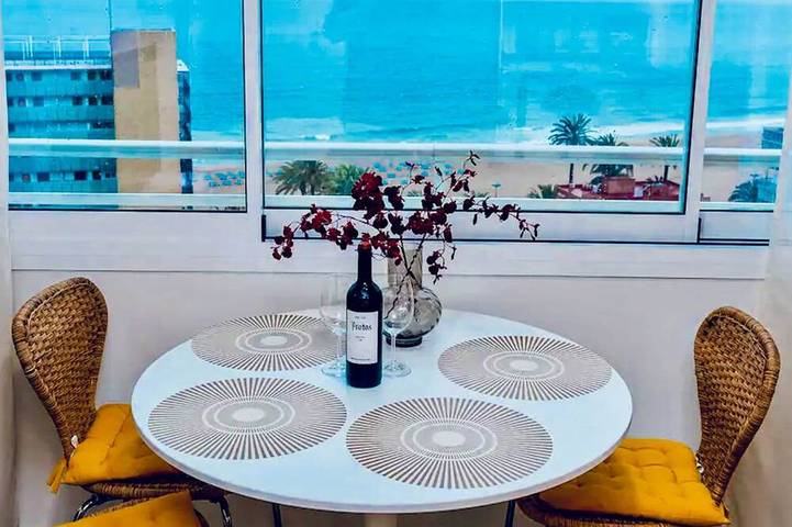 Apartamento de vacaciones para 4 personas, con balcón además de jardín y jacuzzi en Benidorm