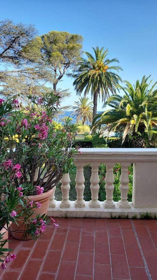 Gîte pour 4 personnes, avec vue ainsi que piscine et jardin dans Plage du Val Fleuri - 4