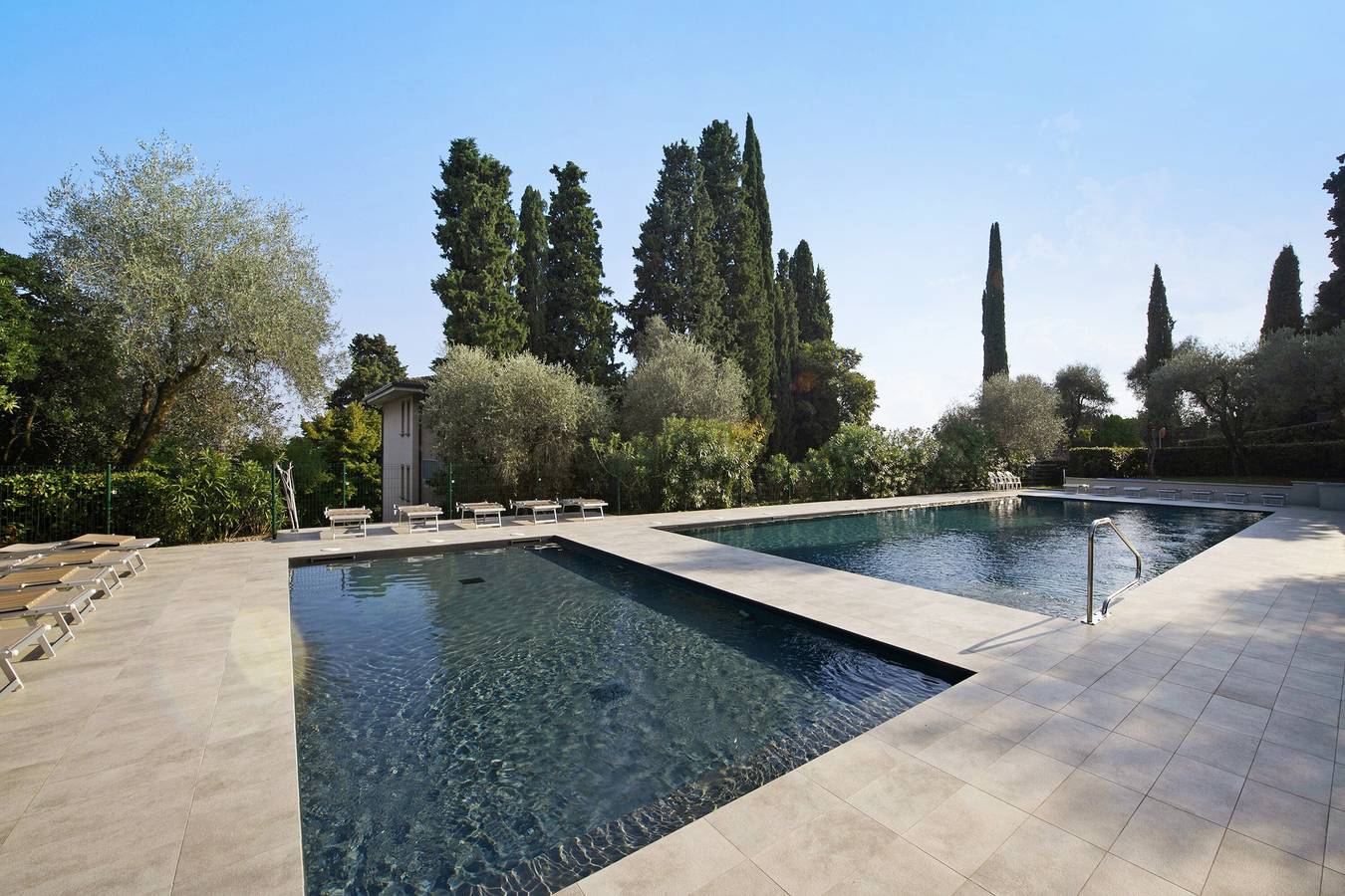 Ganze Wohnung, Ferienwohnung 'Gardoncino mit Pool' mit Blick auf den See, Gemeinschaftspool und Wi-Fi in Gardone Riviera, Gardasee-Berge