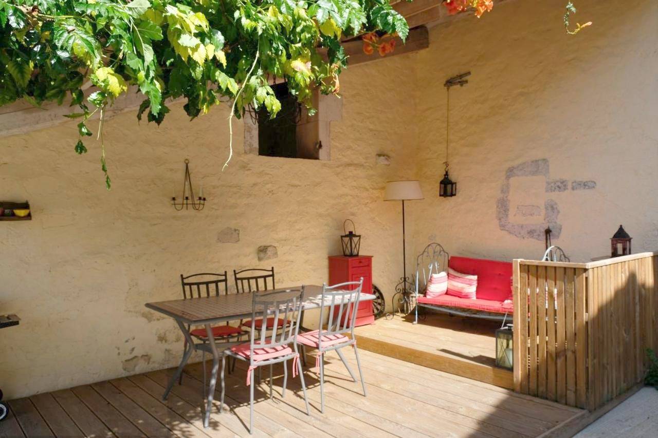Holiday Home in Nieul-le-Virouil, Région de Jonzac