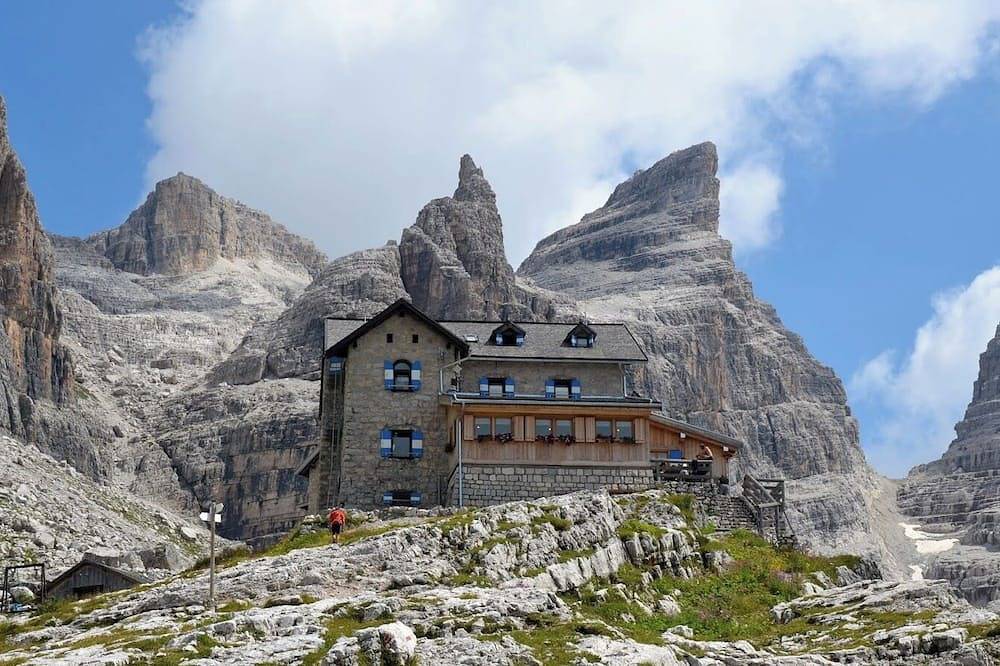 Appartement entier, Luxury Chalet Sky-Loft Campiglio Dolomites View with Parking in Madonna di Campiglio, Comune di Pinzolo