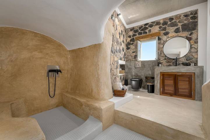 Villa Lumia Cave superior in Exo Gonia, Santorin