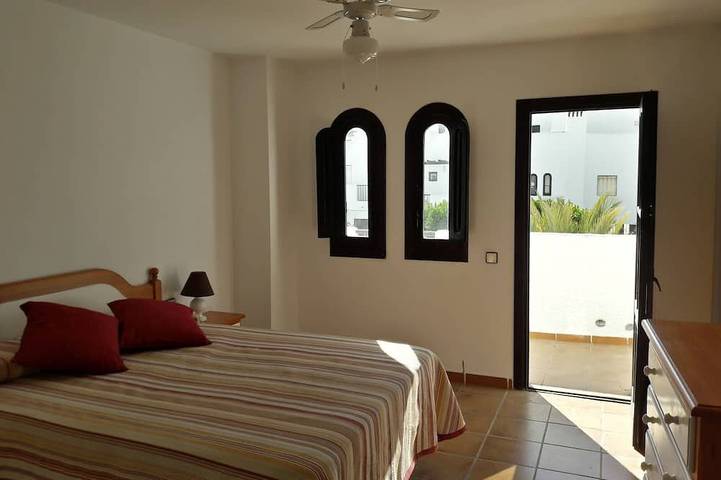 Location de vacances pour 7 personnes, avec balcon ainsi que piscine et jardin à Agua Amarga - 2