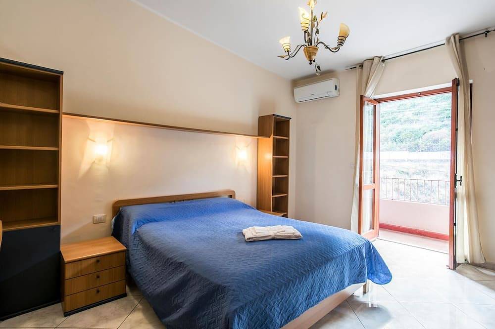 Entire apartment, 2 bedroom awesome apartment in Messina in Messina, Messina Province