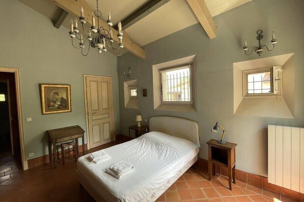 New - Villa les Cypres in Rognes, Aix-en-Provence region