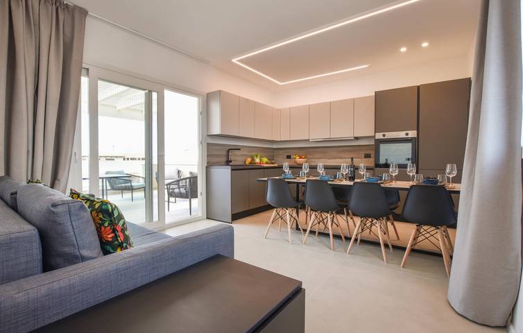 Gîte pour 8 personnes, avec terrasse à Trappeto - 4