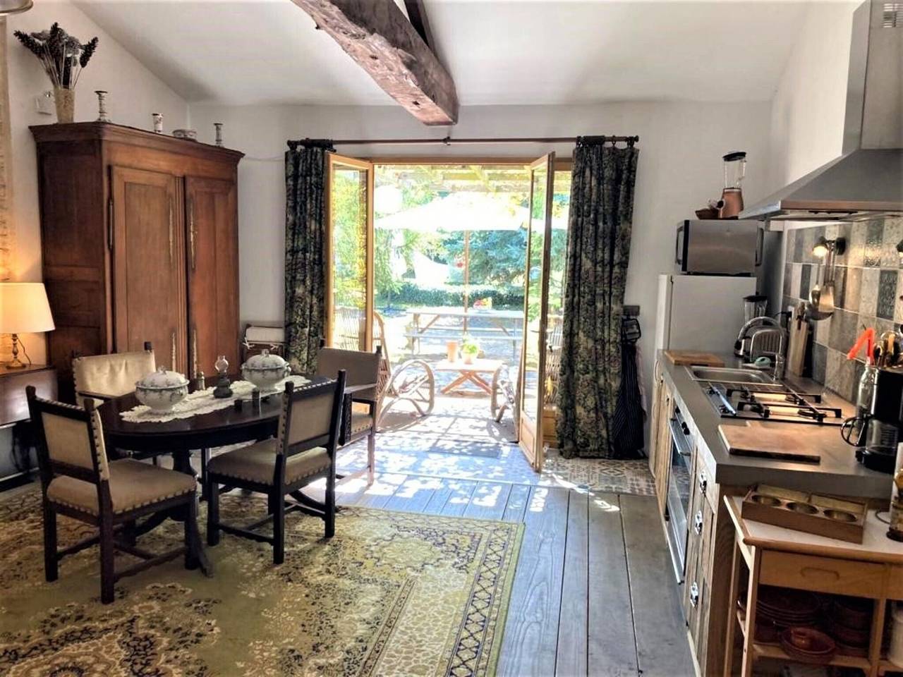 Beautiful Cottage in Frontenay sur Dive with Private Terrace in Saint-Jean-de-Sauves, Vienne