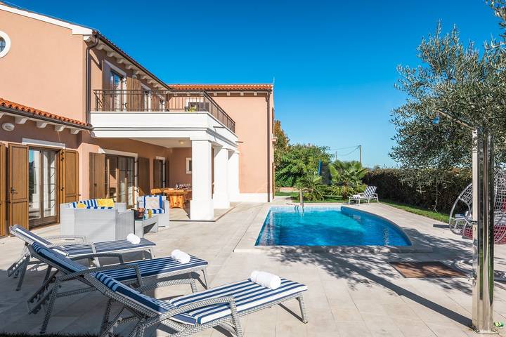 Villa pour 10 personnes, avec piscine ainsi que jardin et sauna, animaux acceptés à Barban - 4