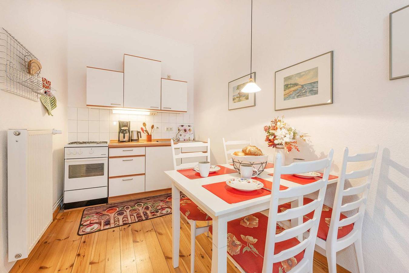 Appartement entier, Waldfriede – Ferienwohnung Rot mit Balkon, Wlan & nah am Sandstrand in Bansin, Heringsdorf
