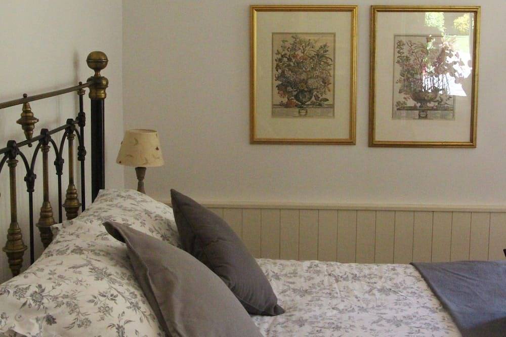 Luxuriöses B & B in der Nähe von Saumur in einem ehemaligen Weingut aus dem 18. Jahrhundert mit beheiztem Pool in Brion, Angers und Umgebung