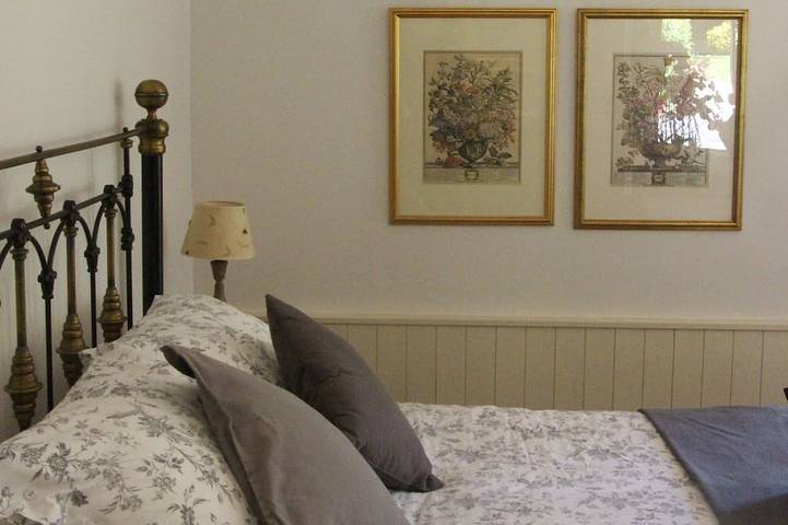 Luxuriöses B & B in der Nähe von Saumur in einem ehemaligen Weingut aus dem 18. Jahrhundert mit beheiztem Pool in Brion, Angers und Umgebung