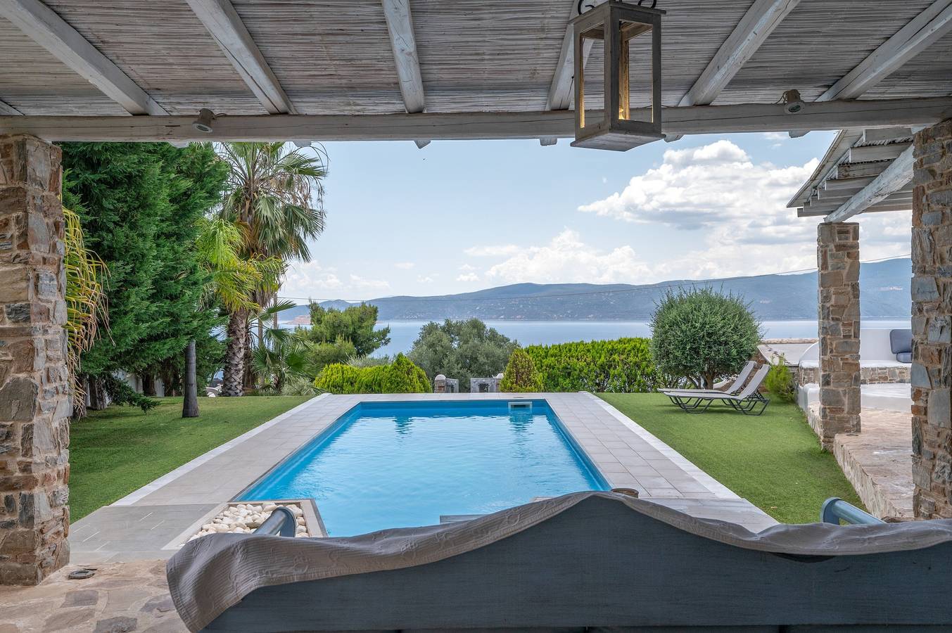 Ferienhaus 'Mykonos' mit Meerblick, Wlan und Klimaanlage in Agii Theodori, Korinthia