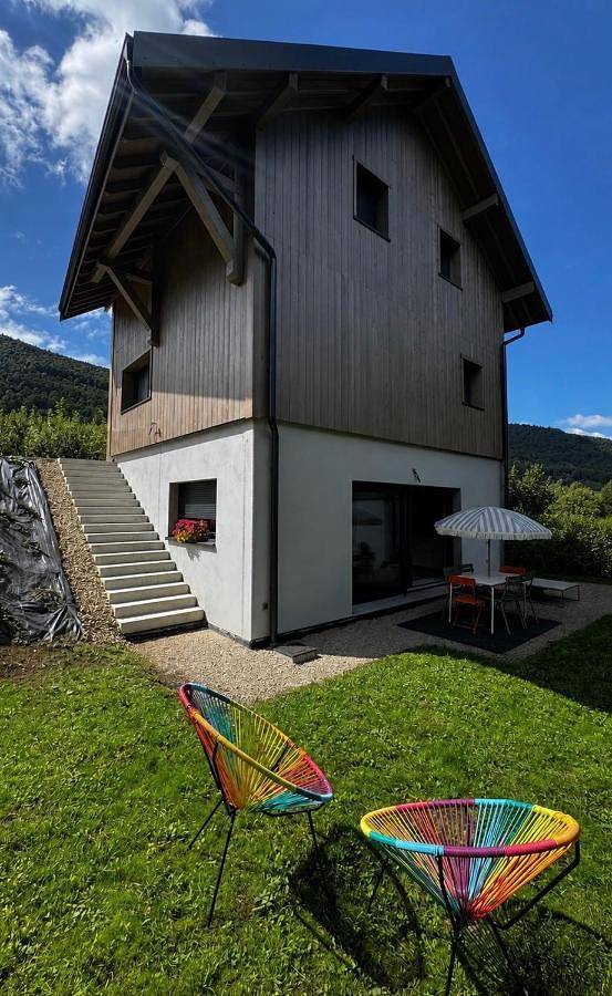 Location de vacances pour 6 personnes, avec jardin ainsi que vue et terrasse à Jougne - 3