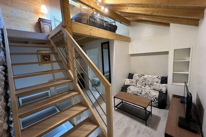 Entire apartment, Sous les étoiles T1 Triplex à Neydens in Neydens, Saint-Julien-en-Genevois region