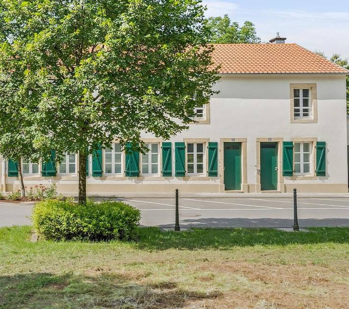 Location de vacances pour 3 personnes, avec terrasse ainsi que jardin et vue à Differdange