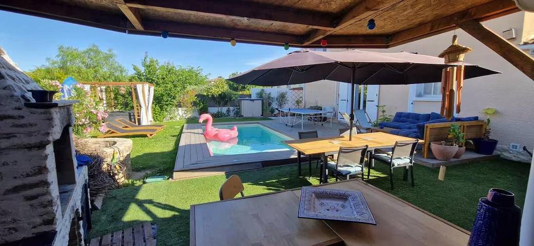 Location de vacances pour 8 personnes, avec terrasse et jardin ainsi que piscine et jacuzzi à Montady