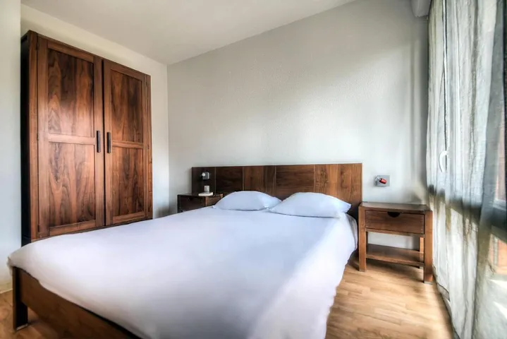 Aparthotel para 2 personas, con terraza además de jardín y piscina, Se admiten mascotas - 1