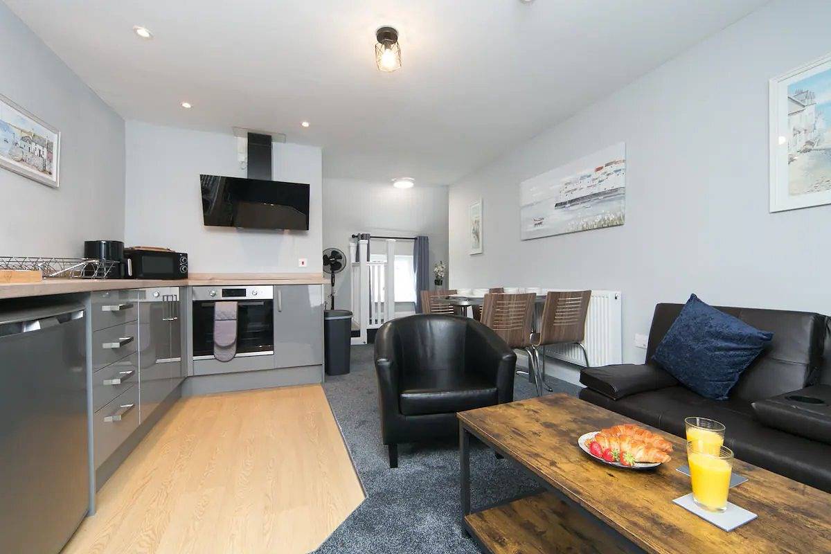 Entire apartment, Self Contained Apartment at Country Pub Restaurant - Pass the Keys in Red Wharf Bay, Isle of Anglesey