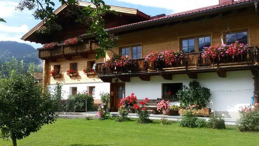 Ferienwohnung für 2 Personen, mit Balkon und Garten sowie Ausblick, kinderfreundlich in Grän