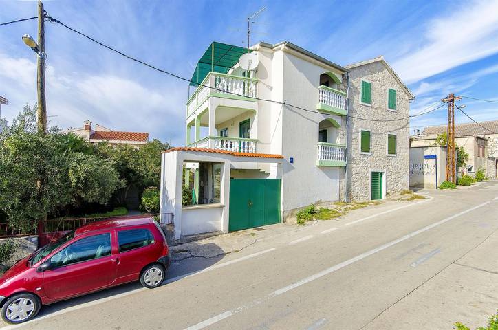 Ferienwohnung für 3 Personen, mit Terrasse in Vodice