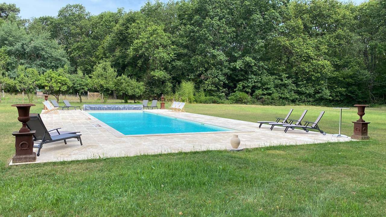 Charnay Sologne - Calme Charme Clim et Confort Piscine à 5 mn du péage Vierzon centre A71 à la campagne - stationnement privé in Vierzon, Région de Vierzon