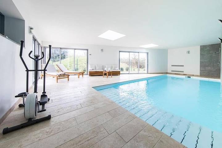 Villa pour 13 personnes, avec Terrasse ainsi que Jardin et Piscine