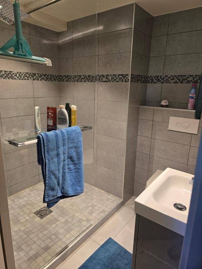 Gîte pour 2 personnes, avec terrasse ainsi que vue et jardin à Meythet - 2