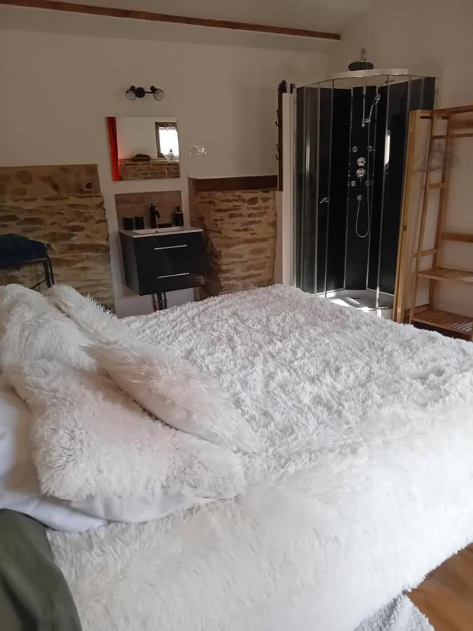 Location de vacances pour 2 personnes, avec terrasse ainsi que vue et jardin à Chambon (Gard) - 2