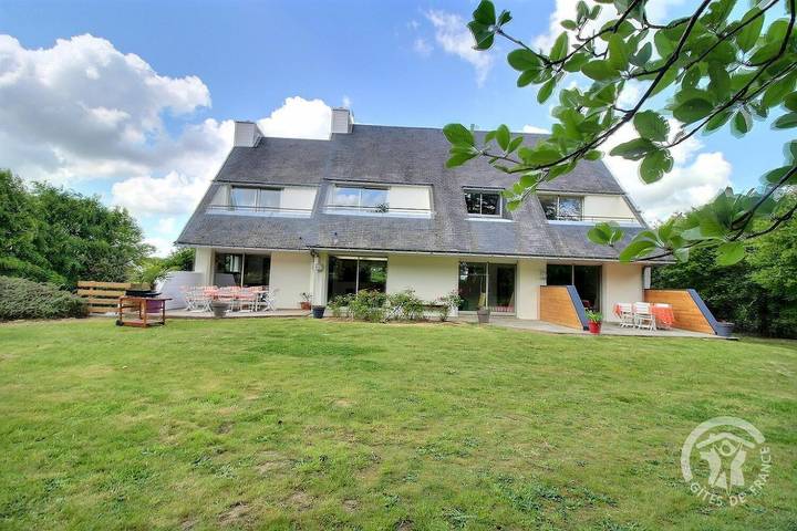 Gîte pour 12 personnes, avec jardin et terrasse, animaux acceptés - 1