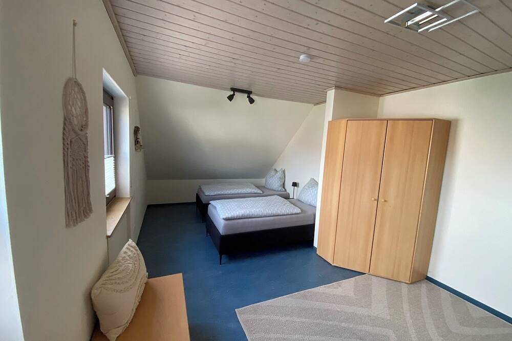 Ganze Wohnung, Ferienwohnung mit 95qm und sonnigem Balkon in Wolframs-Eschenbach, Romantische Straße