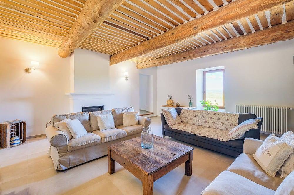 Mas style house in Bonnieux, Luberon, spectacular view, calm, heated pool in Bonnieux, Parc naturel régional du Luberon