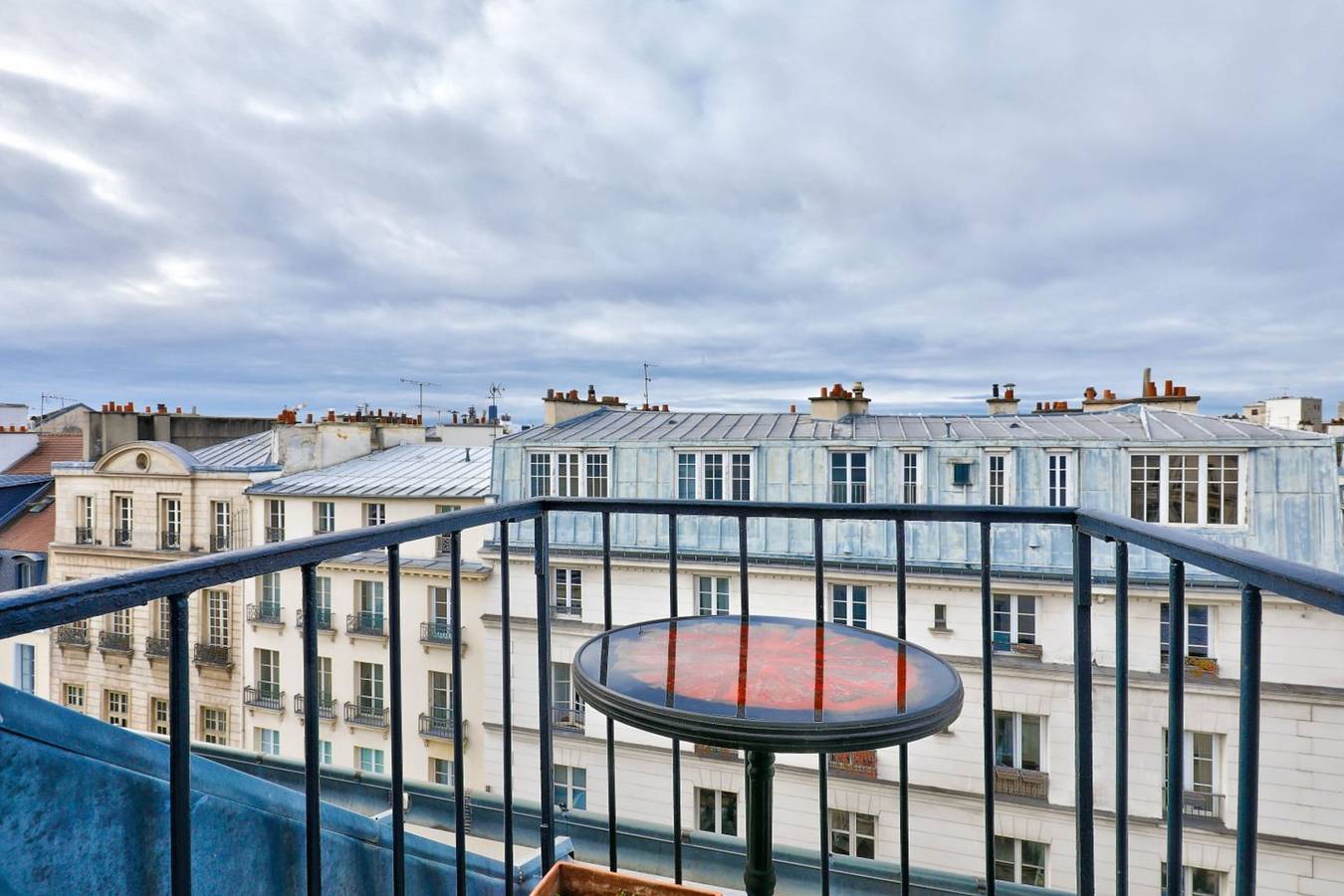 Ganze Wohnung, Cosy apartment under the roofs of Paris in 3e Arrondissement, Paris
