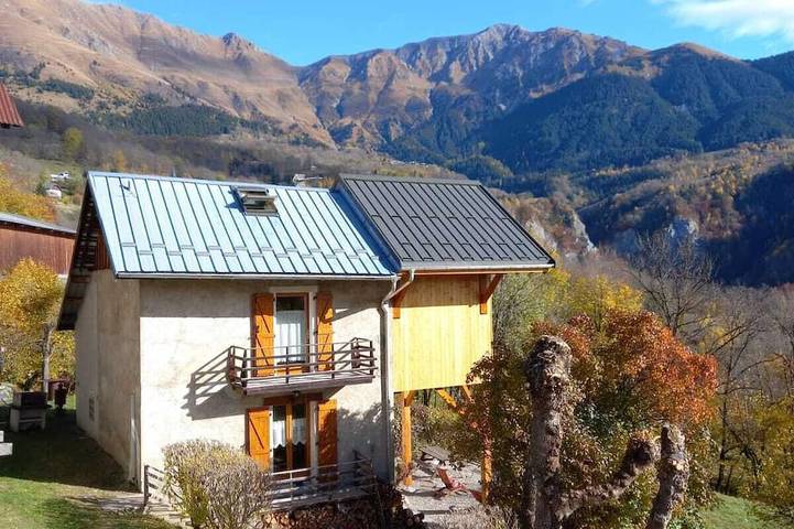 Chalet pour 11 personnes, avec jardin ainsi que balcon et jacuzzi, animaux acceptés