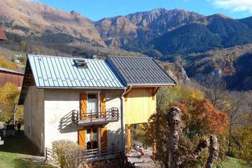 Maison de campagne pour 11 personnes, avec jardin ainsi que balcon et jacuzzi, animaux acceptés à Montaimont